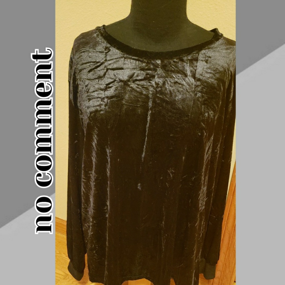 🆕️NWT no comment crushed velvet top